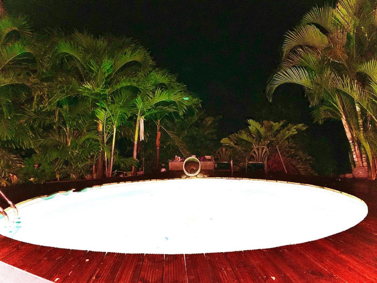 LODGE PAMPLEMOUSSE avec PISCINE privative , dans parc calme à 500 m plage Le Carbet Exterior foto